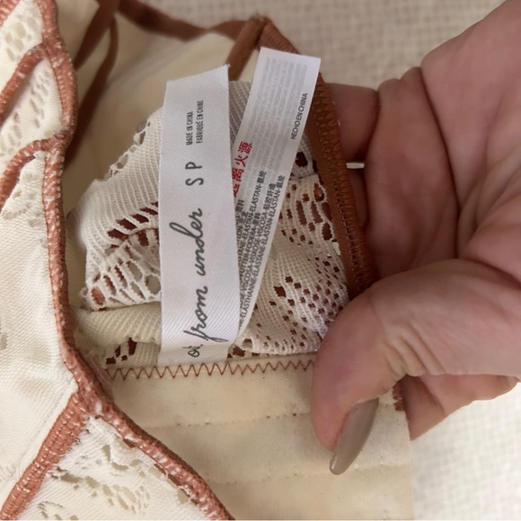 Out From Under Amour Lace Lace-Up Corset - Picture 5 of 6